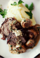 Filete en salsa de champiñón con puré de papas