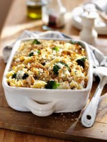 Pasta con brócoli y queso feta.
